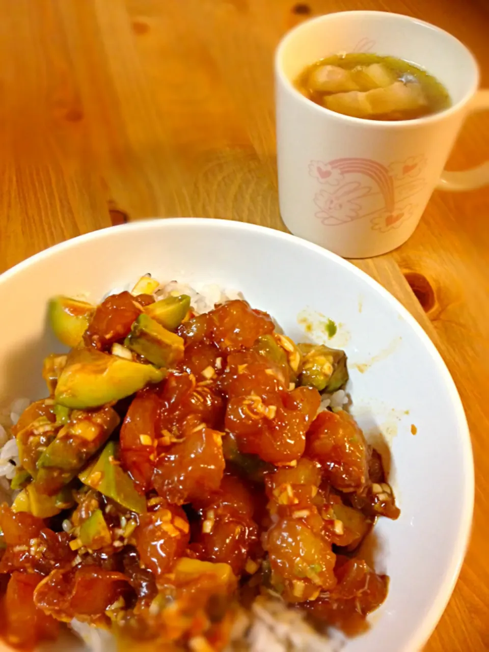 エビとアボカドのユッケ丼&長ネギの和風コンソメスープ|Yoshikoさん