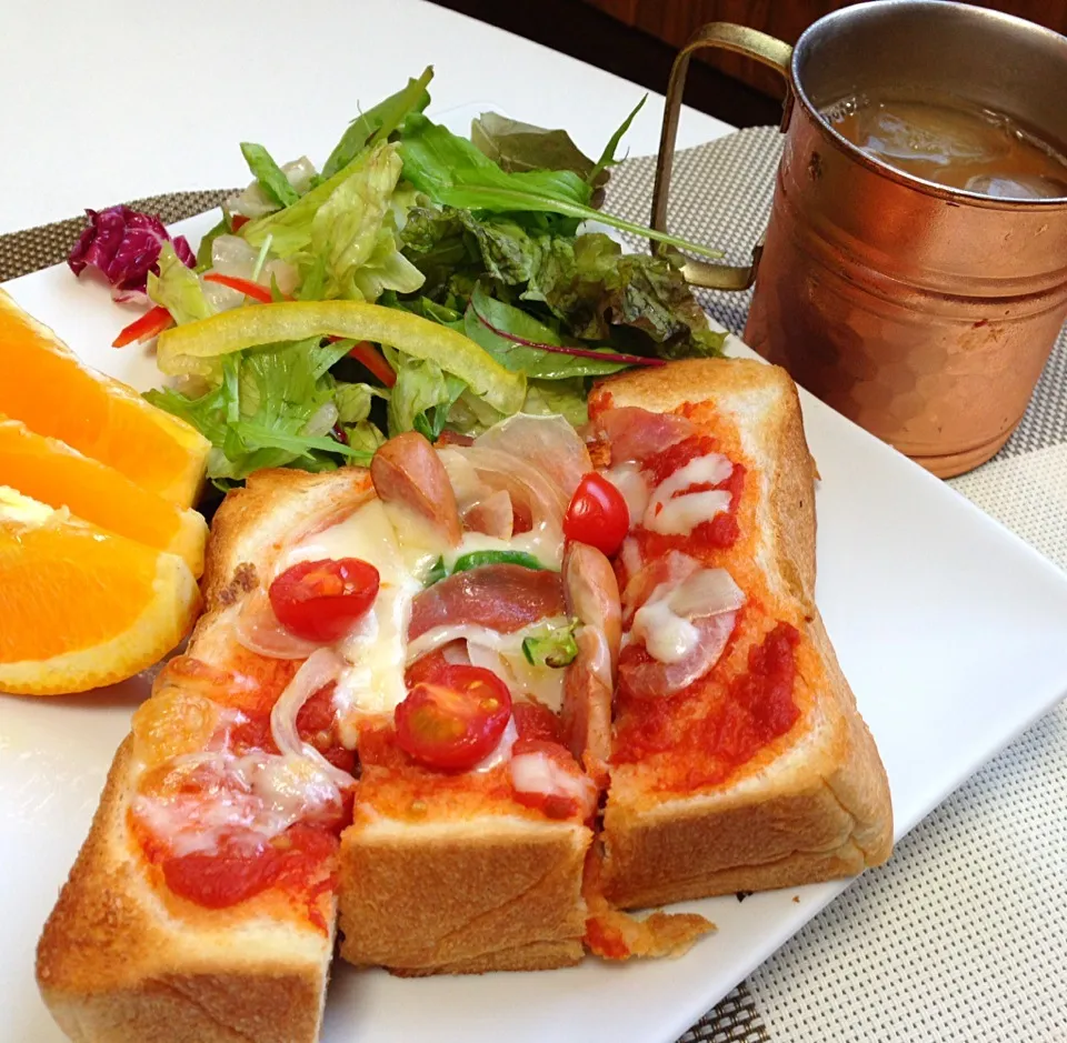 Chef 中川浩行さんの料理 基本のトマトソースを使ってピザトーストの朝ごはん|川上千尋さん