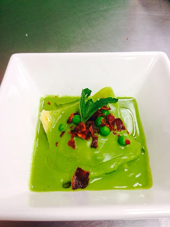 Asparagus ravioli/pea sauce|Edgar Rodriguezさん