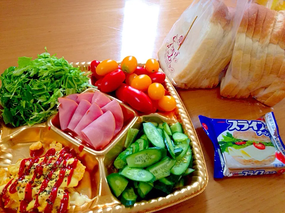 家族へ置き弁。焼きたてのパンと共に(´▽｀)|ふみぃさん