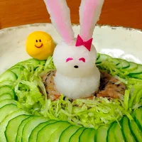 Snapdishの料理写真:ひじき入り豆腐ハンバーグ🍀おろしの耳長白ウサギ＆二重あごのお月様🍀