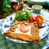 乾麺蕎麦deガレットの朝ごはん♪(*^^*)
＊蕎麦ガレット 卵&チーズ
＊フライ蓮根
＊サラダ
＊オレンジ