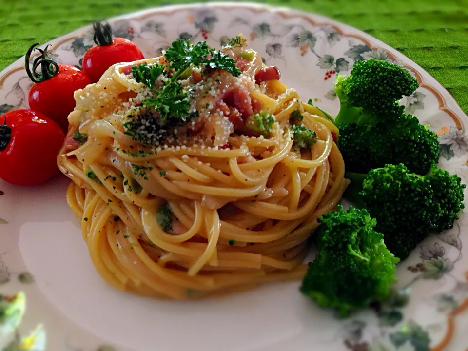 オヤジ特製『晩ご飯のクリームシチューをリメイク！ 八丁味噌を加えた名古屋風の味噌クリームパスタ♪ 娘用だよヾ(≧∪≦*)ﾉ〃』|TETSU♪😋さん