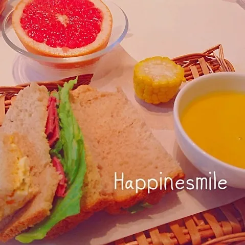 ライ麦パンのサンドイッチ|Happinesmileさん