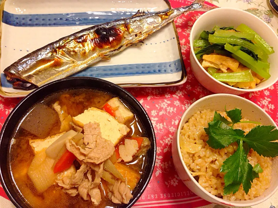 秋刀魚☆小松菜と油揚げの煮浸し☆豚汁☆生姜とツナの炊き込み玄米☆|まるこさん