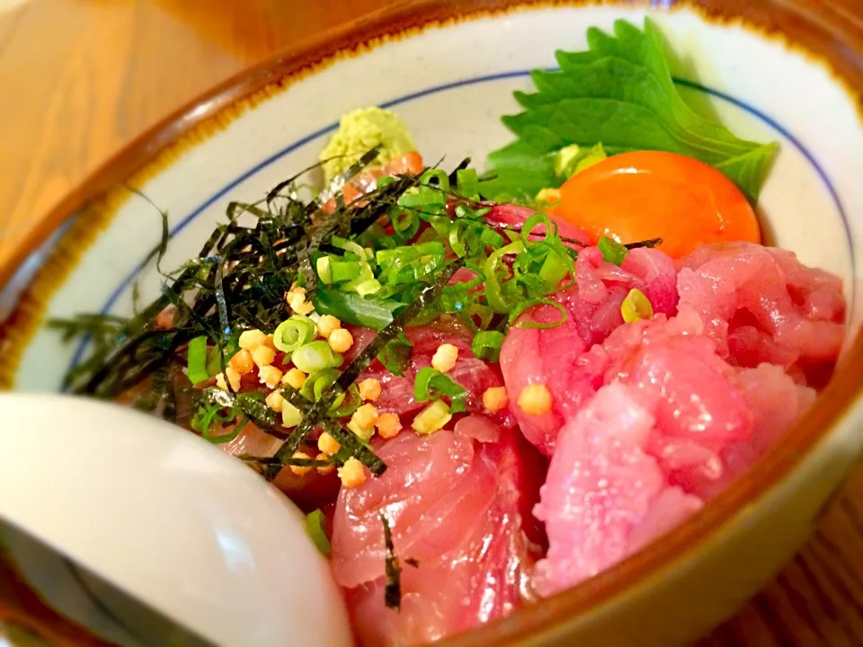 ハガツオのすき身＆漬け丼🐟|おかっぴーさん