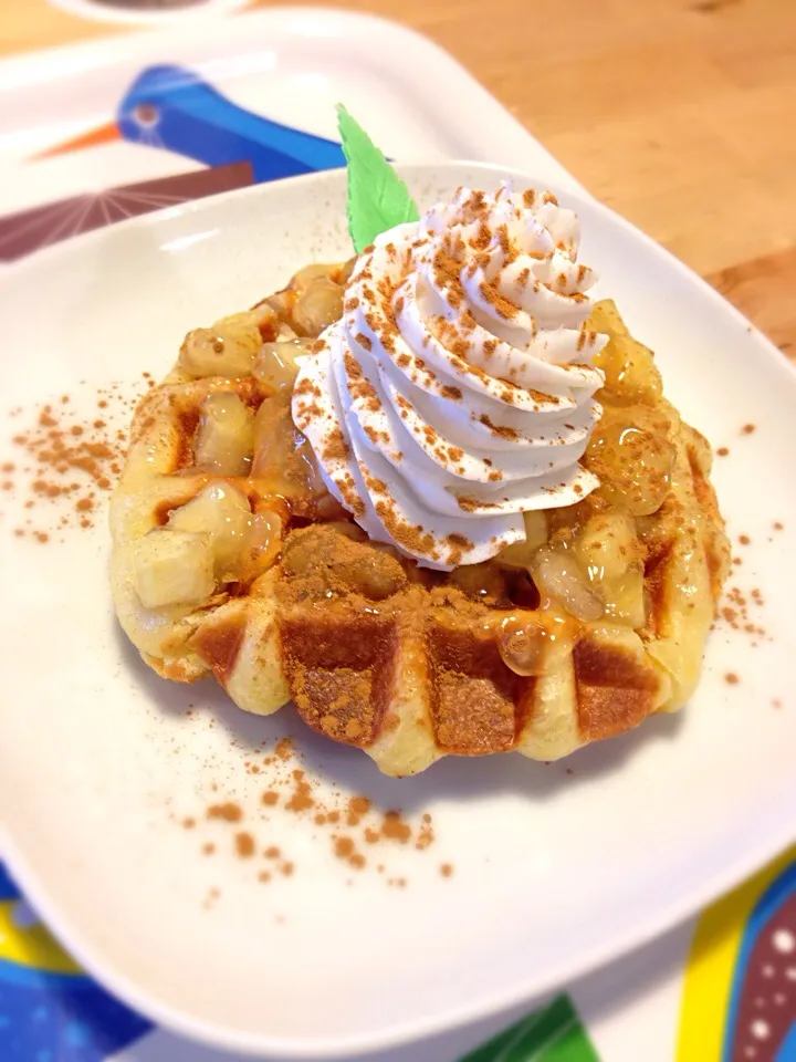 Apple & cinnamon waffle🍎🍯|Nonononoさん