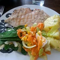 Snapdishの料理写真:grilled chicken with parsley potatoes and veggies|Karolynn Bachmannさん