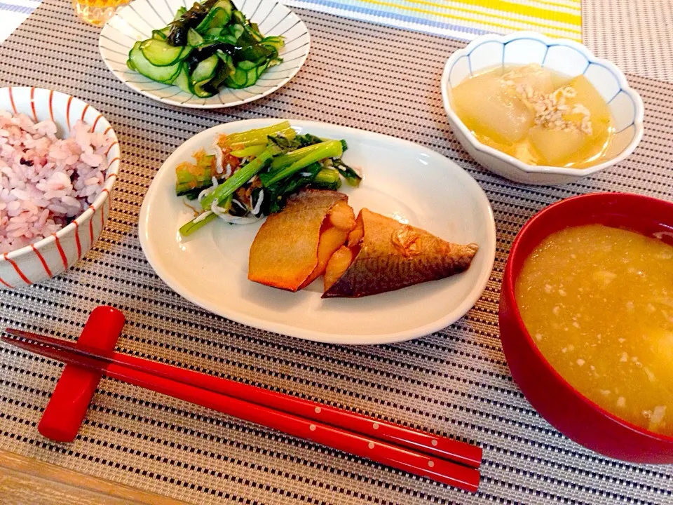 Snapdishの料理写真:さばみりん焼き、冬瓜とひき肉のとろ煮、小松菜のおひたし、豆腐ととろろ昆布の味噌汁、きゅうりとワカメの酢の物|まろさん