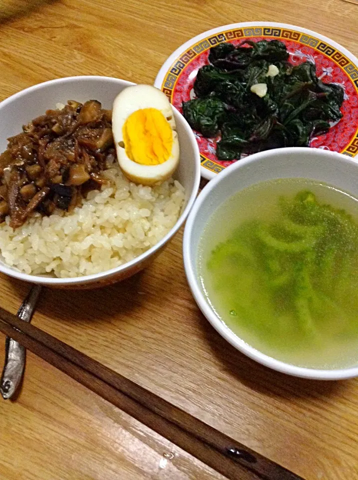 魯肉飯、苦瓜小白魚湯、清炒地瓜菜|熊猫さん