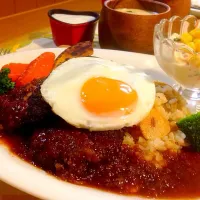 Snapdishの料理写真:あまり行ったことなくてイメージで作った「カフェ風ハンバーグライスセット」|( ；´Д｀)よーこ  元気ですさん