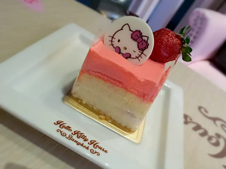 strawberry shortcake #hellokittybangkok #hellokittycafe #bangkok|Yvonne C.さん