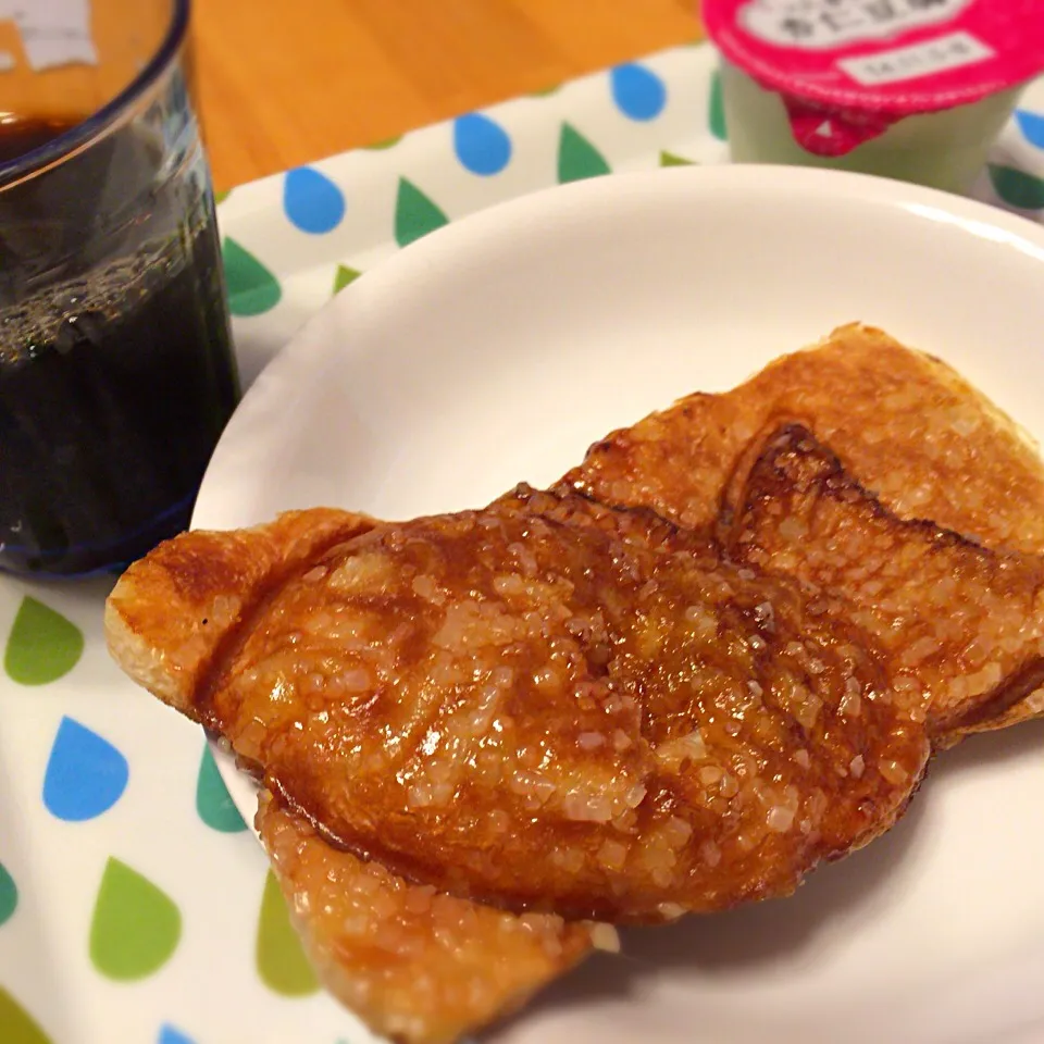 クロワッサンたい焼き 杏仁豆腐 アイスコーヒー|さるさん