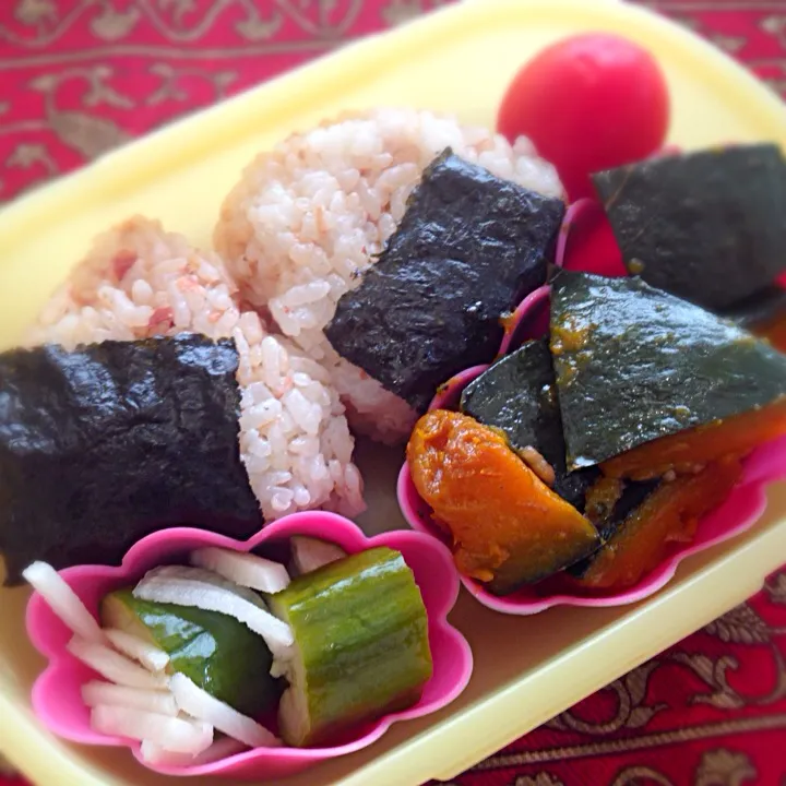 オリーブオイルとおかかむすびとかぼちゃの煮物弁当|もえさん