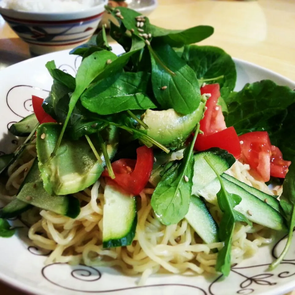 ルッコラとアボカドの
冷やしラーメン|Makoto  Hashimotoさん