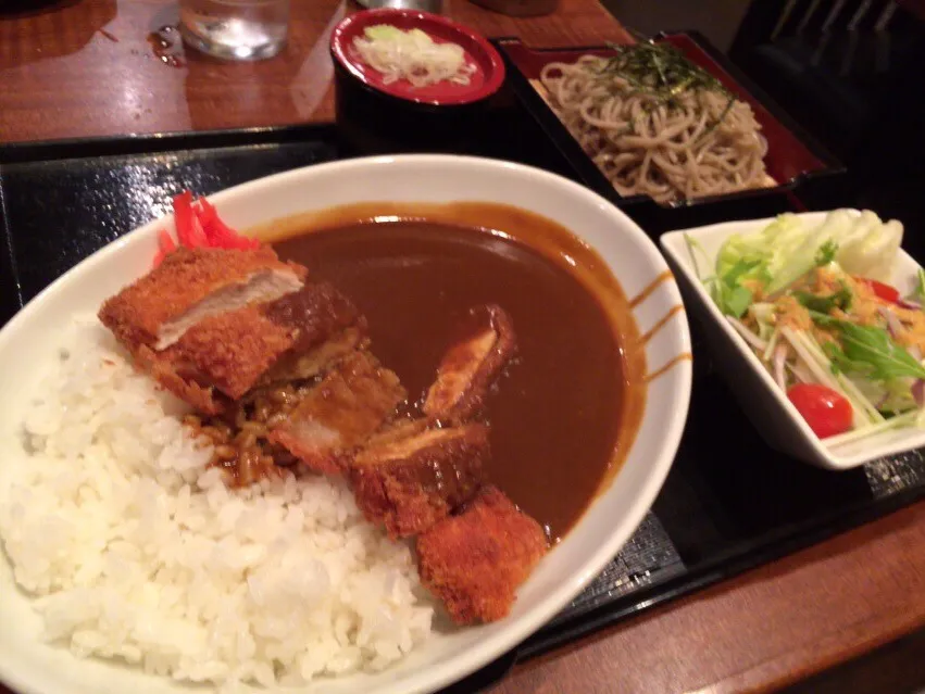 チキンカツカレー&そば定食を頂きました。|momongatomoさん