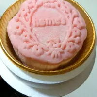 Strawberry ice cream mooncake|Serenaさん