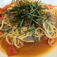 Snapdishの料理写真:牛カルビとトマトの焼肉ソースパスタ|でんこさん