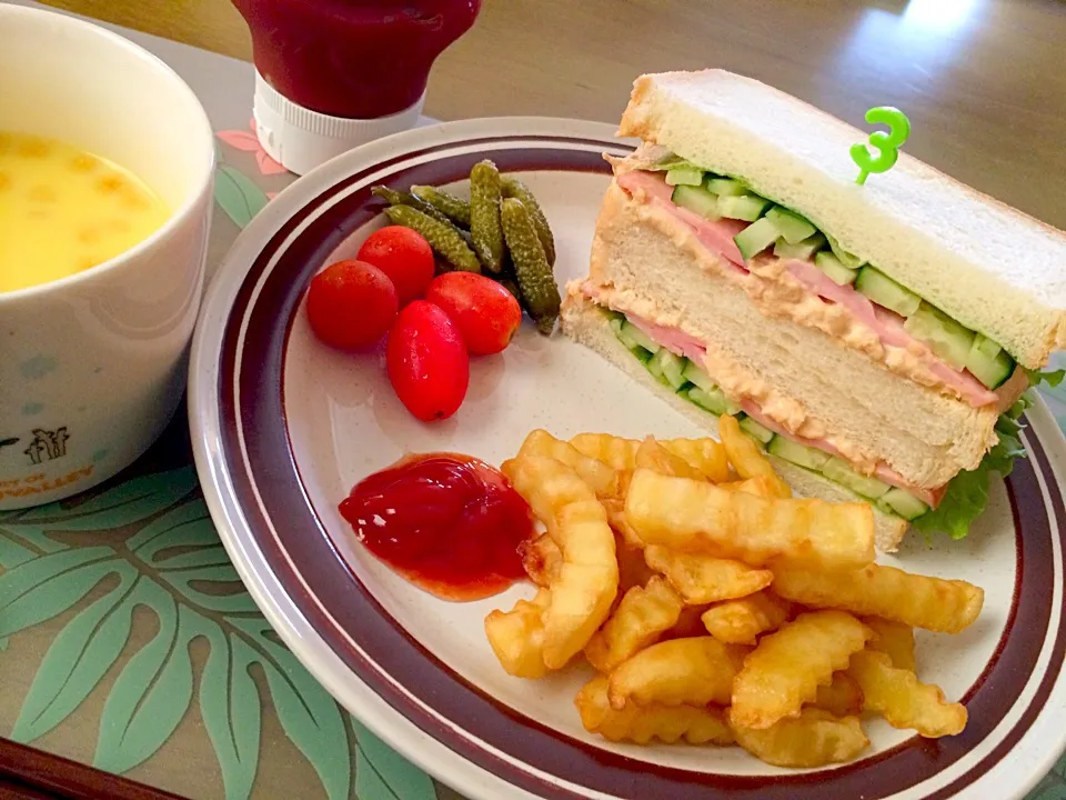 サンドイッチでブランチ🍞|かずみさん