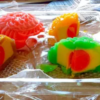 Snapdishの料理写真:Jelly moon cakes from friend's mom - all jelly including yolk and filling. work of art and taste very nice!  赞赞赞!!|Szee Lynn Chewさん