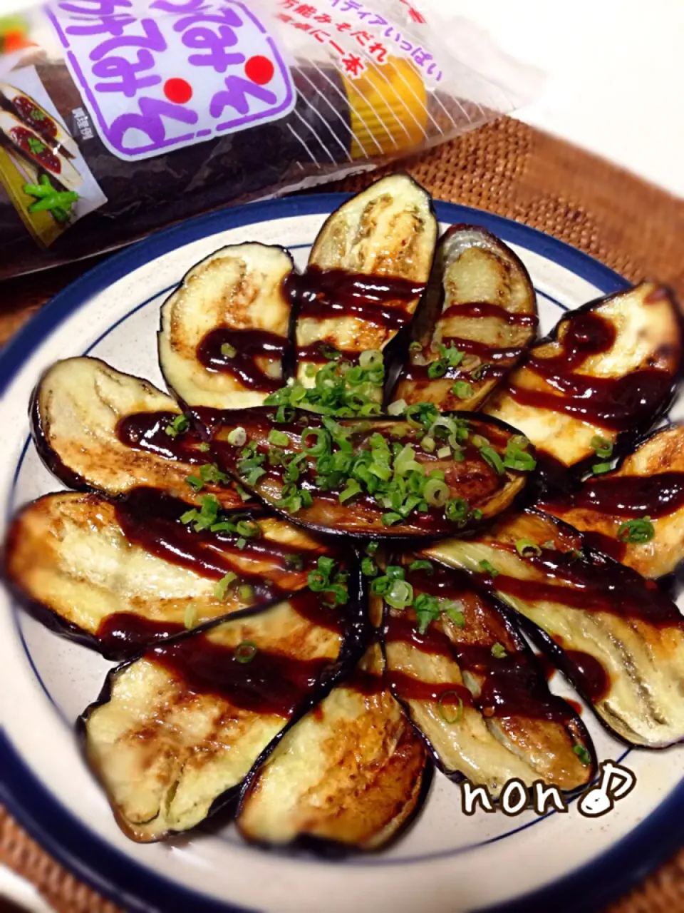 Snapdishの料理写真:茄子の油炒めに あつしドンにいただいた味噌ダレかけて🎶うまぁ😍|nonさん