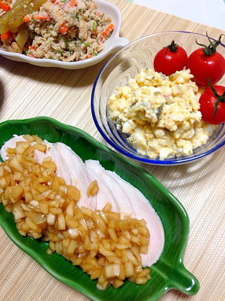 鶏ハムの玉ねぎダレ。たまごサラダ。卯の花。切り干し大根。|Mikaさん