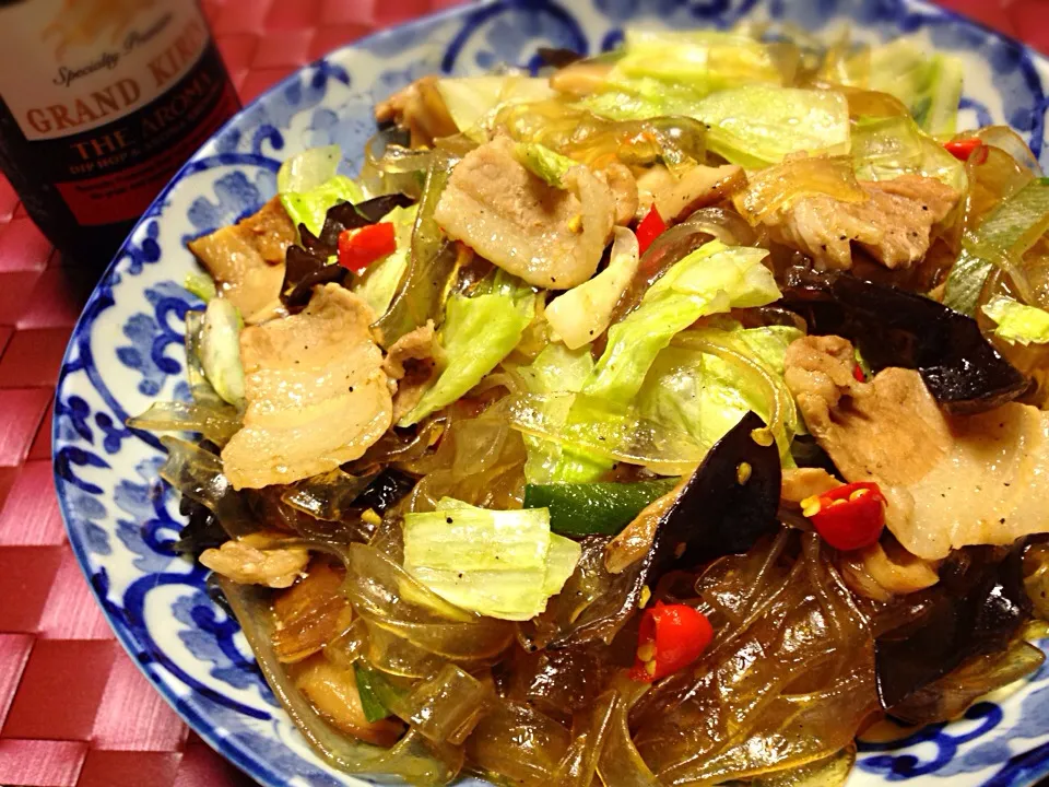 オヤジ特製『馬鈴薯の春雨と豚バラ肉と木耳のピリ辛オイスターソース炒め！ まいう〜(￣^￣)ゞ』|TETSU♪😋さん