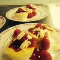 Snapdishの料理写真:American cheese pie with raspberries|Supi ☺️さん