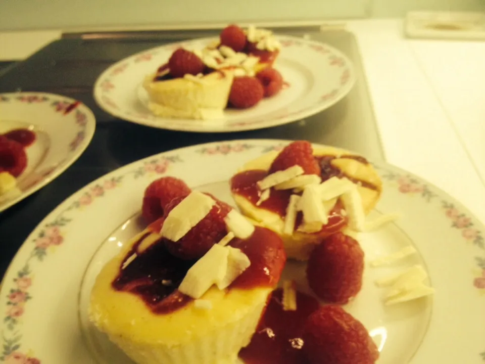 Snapdishの料理写真:American cheese pie with raspberries|Supi ☺️さん