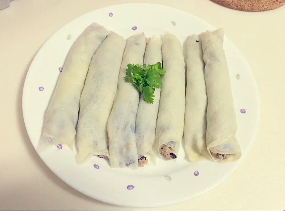 Vietnamese egg rice-flour roll with minced pork and black fungus|ginaさん