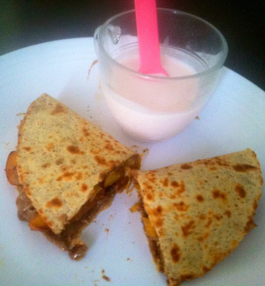 Almond butter with banana peach compote wraps and kiefr yogurt|victoria valerioさん