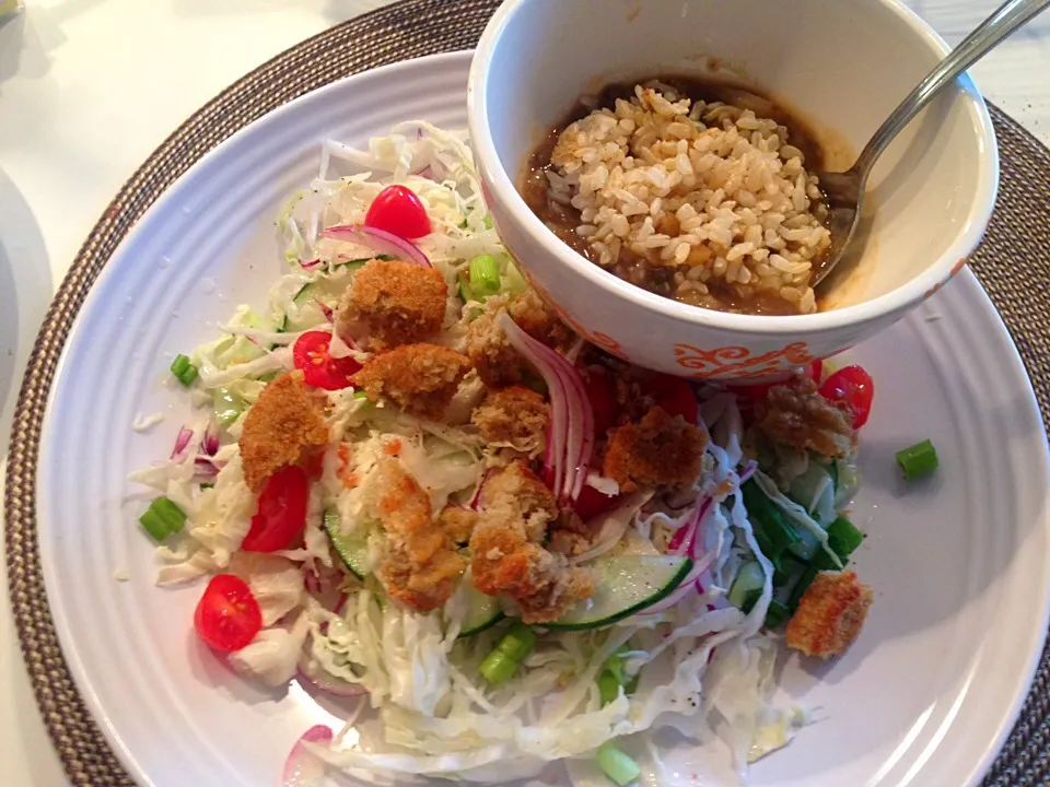 Lentil soup with brown rice and cabbage chicken salad|victoria valerioさん