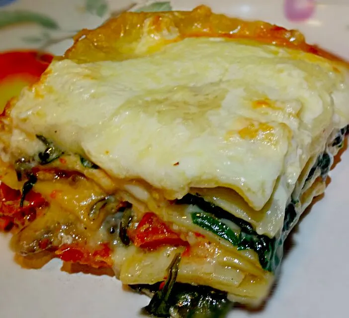 Snapdishの料理写真:vegetarian lasagna|Jiraphon Gさん