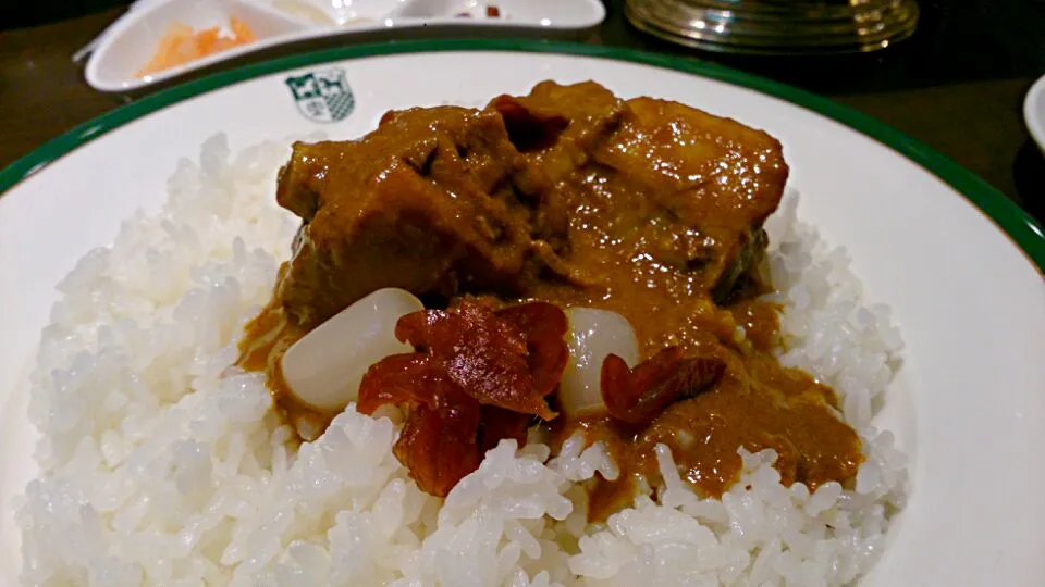 中村屋インドカレー。
(昨日のランチ)たまに食べたくなります。
夫はビーフカレーチョイス。私が食べてる「チキンのほうが美味しい」と言ってました。だからぁ、最初に言ったのに…。|akemi🐝さん