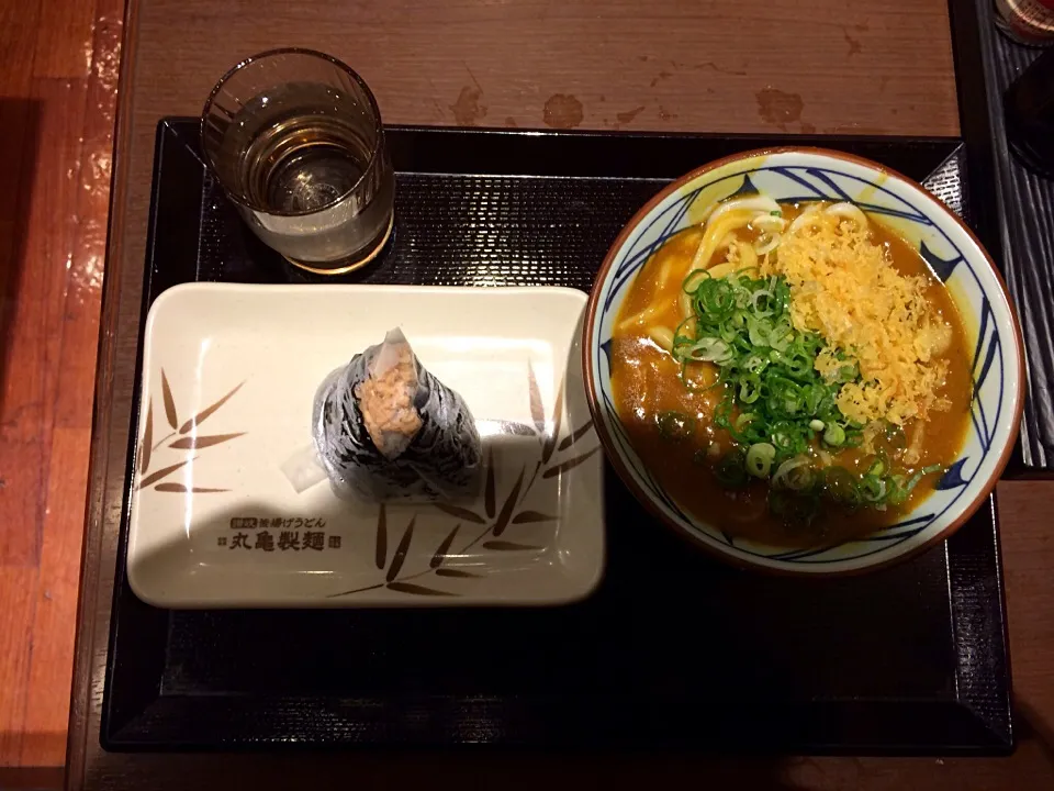 丸亀製麺 カレーうどん(並)•鮭おむすび|ばーさんさん