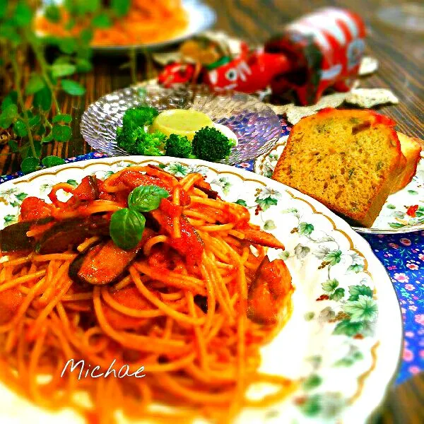 イタリアンな夕ごはん♪
＊茄子とトマトのスパゲッティ
＊ブロッコリーのムース タルタルソース添え
＊トマトとバジルのパウンドケーキ|michaeさん