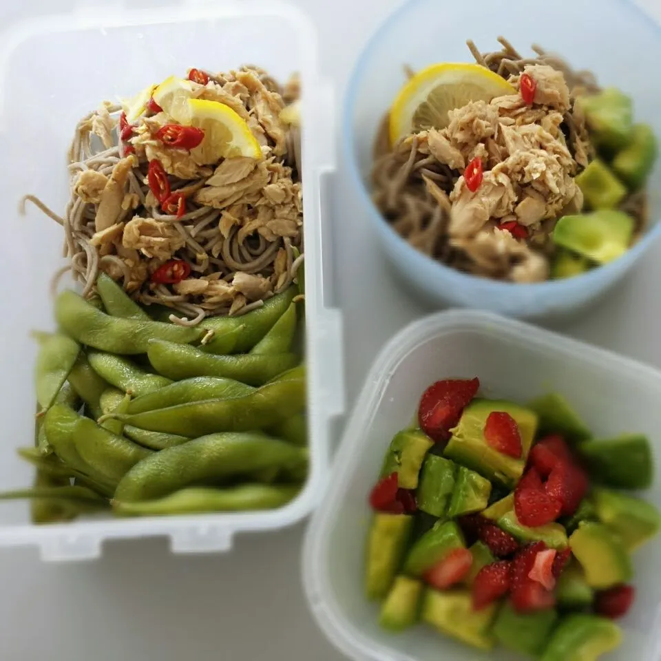 Homecooked Soba with tuna. fruits salad as side dish #homecooked #Healthy #Lunchbox #Fruits|JazzyJasさん