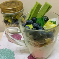 Snapdishの料理写真:My berries berries good breakfast. Muesli with yoghurt and lots of fruits #Healthy #Breakfast/Brunch #muesli #yoghurt|JazzyJasさん