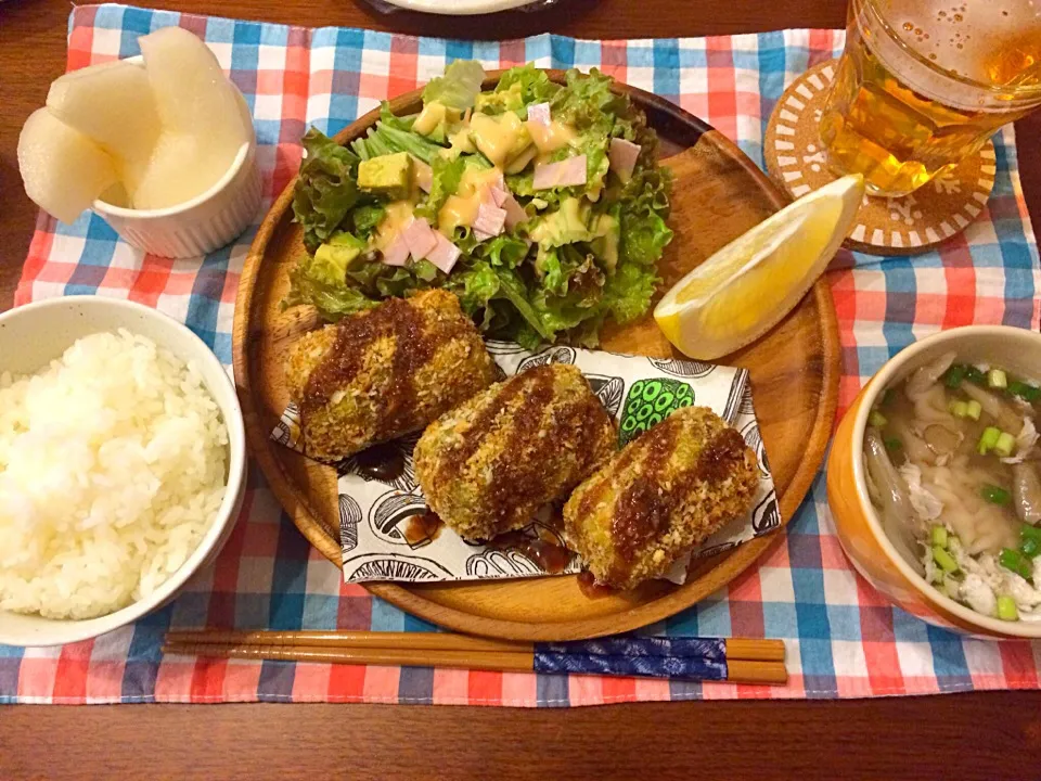 さつまいもとひき肉のノンフライコロッケ 餃子と舞茸のスープ アボカドサラダ 梨|haseseさん