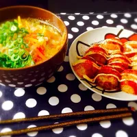 Snapdishの料理写真:たこ焼きとたこ焼き入りスープ♥︎|みーちょりさん