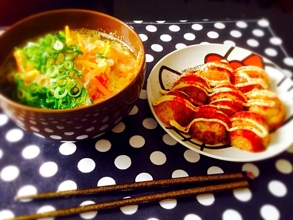 Snapdishの料理写真:たこ焼きとたこ焼き入りスープ♥︎|みーちょりさん