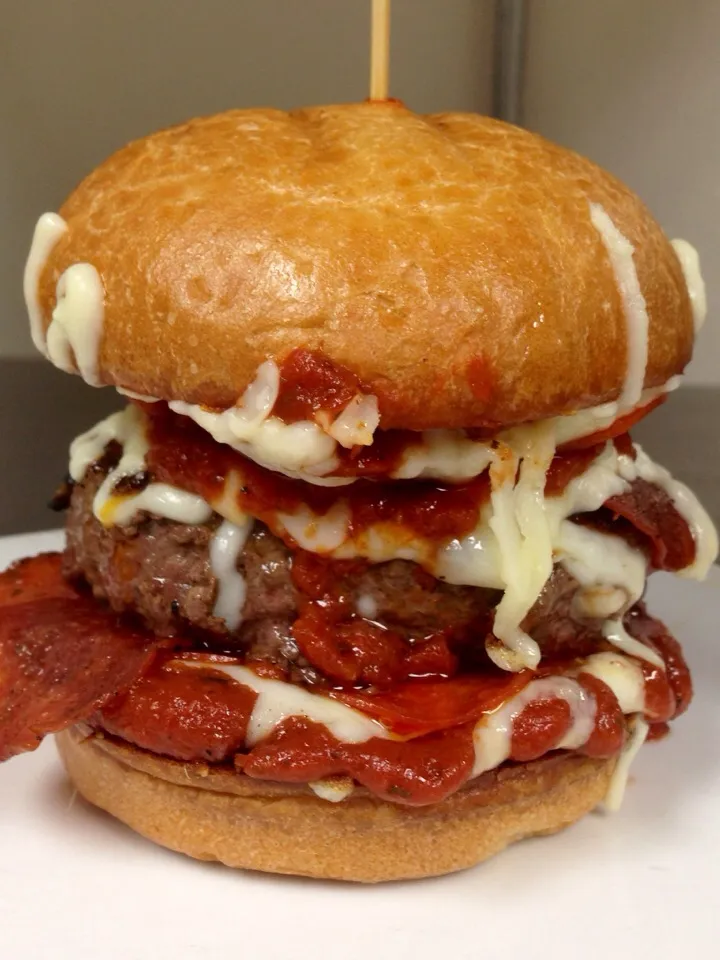 Italian pepperoni burger|peggy waldonさん