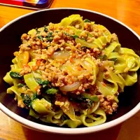 Snapdishの料理写真:Spinach fettuccine and sundried tomato sauce|Angelinaさん