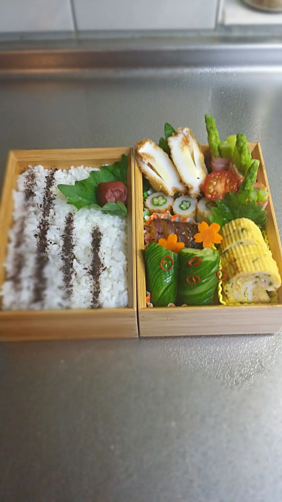 Snapdishの料理写真:《水曜日のお弁当箱》🍱

・蒲鉾、ピーマン入り出汁巻き玉子
・はんぺんチーズ入りパン粉揚げ
・きゅうりのピリ辛酢漬け
・さつま芋の甘煮
・竹輪オクラ入り～

行ってらっしゃ〜い♡|藤田 まり子さん