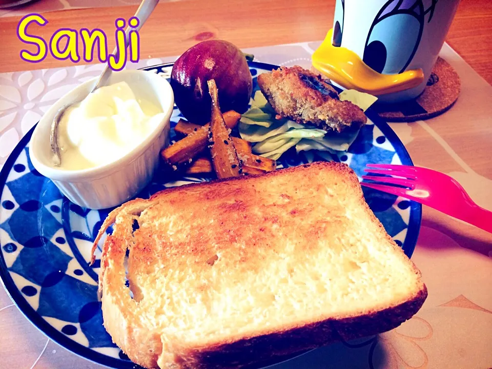 Snapdishの料理写真:9月10日の朝ごはんはメープルパン♥️|Sanjiさん