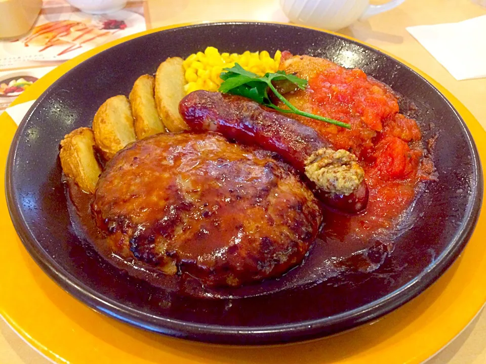 Mixed steak ( Hamburger, Sausage & Chicken)|Liezlさん