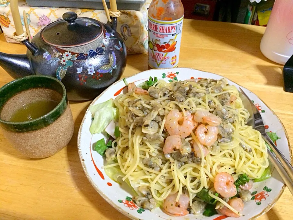 Snapdishの料理写真:Ajillo in shrimp and clams pasta|aiko takagiさん