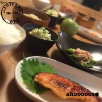 Snapdishの料理写真:いろいろ作って来ましたがこんなに作ってくれ‼︎と言われるのは初めてです。鮭の生姜焼き。そんなに美味いか…