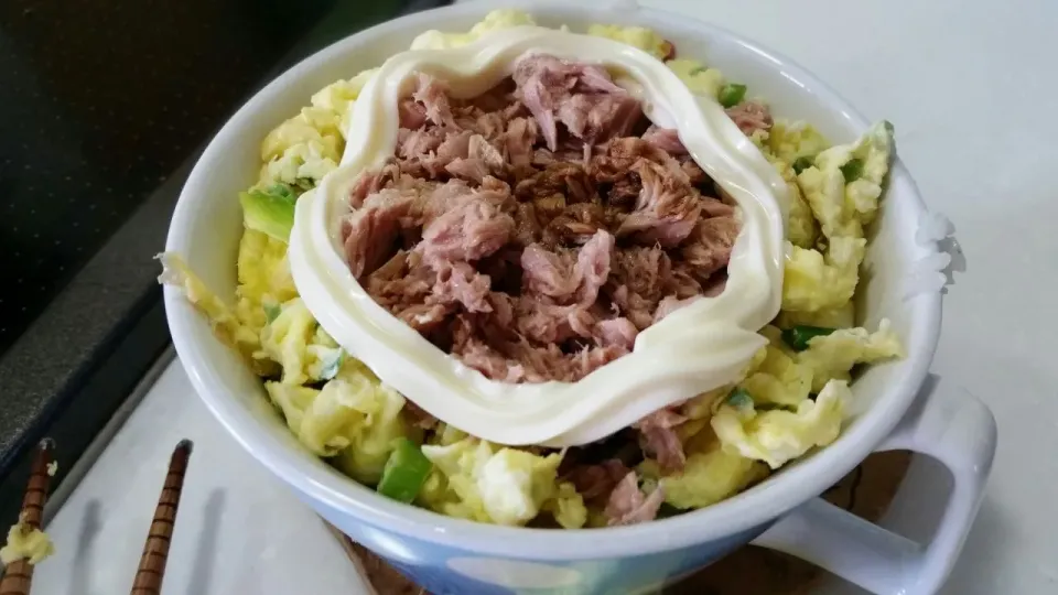 Snapdishの料理写真:#itsreallynice #tuna #tunaandmayoneise #tunamayo #withscrambledeggs|kim.sさん