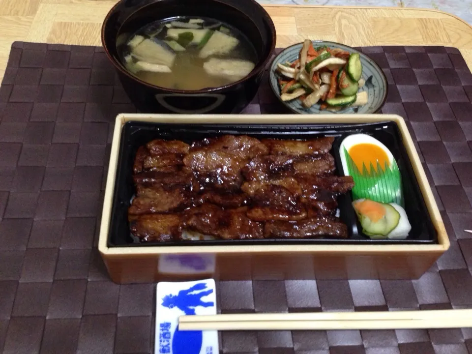 Snapdishの料理写真:イベリコ豚重弁当・ナスの味噌汁・味噌漬け(自家製)|Tarou  Masayukiさん